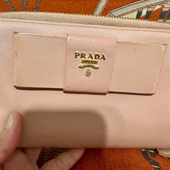 PRADA ❤️🌟BOW ZIPPY WALLET ⭐️ - Picture 4 of 8